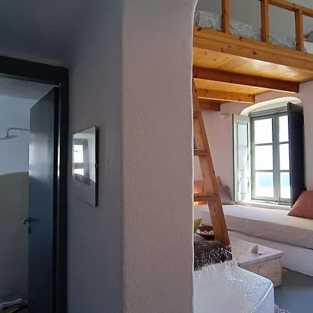 Elias Cave House 270o Caldera View Apartment