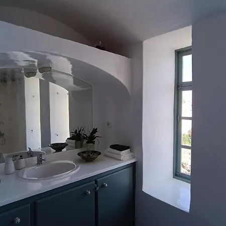 Elias Cave House 270o Caldera View Apartment