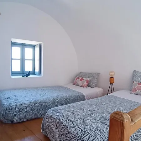 Daire Elias Cave House 270o Caldera View