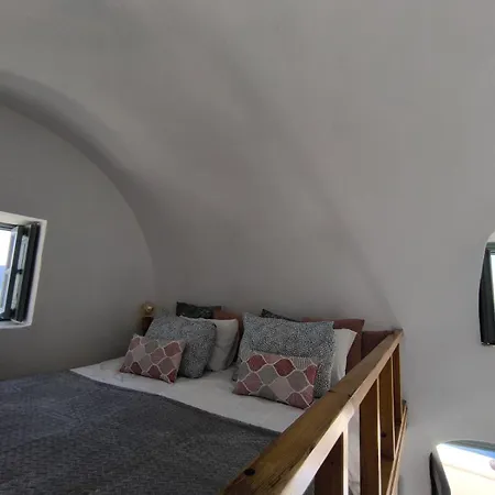 Elias Cave House 270o Caldera View Apartmán *